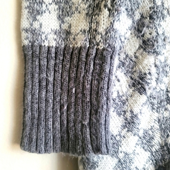 Aeropostale Open Front Knitted Long Cardigan in Gray and White Pattern S… - Picture 7 of 12